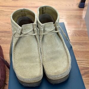 Clarks Men's Tan Suede Chukka Boots